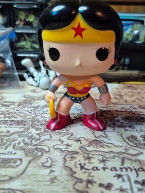Funko Pop DC Heroes : Classic Wonder Woman #08 Vinyl Figure - Loose